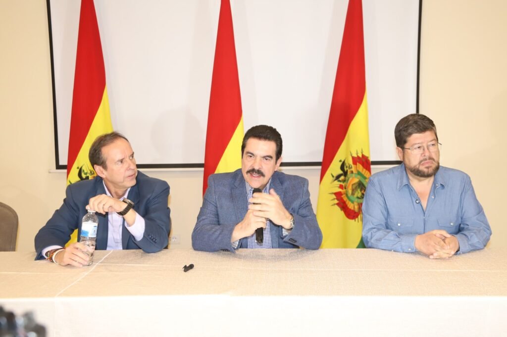 Samuel, Manfred y Tuto firman un acuerdo para defender la democracia y exigir garantías electorales