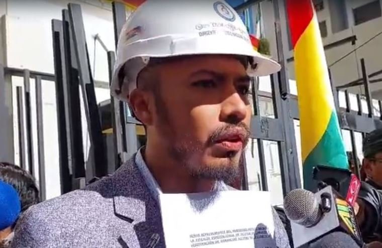 Dirigente petrolero denuncia a YPFB por comprar combustibles con sobreprecio